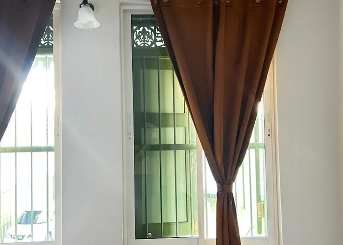 ホステル Mookda House